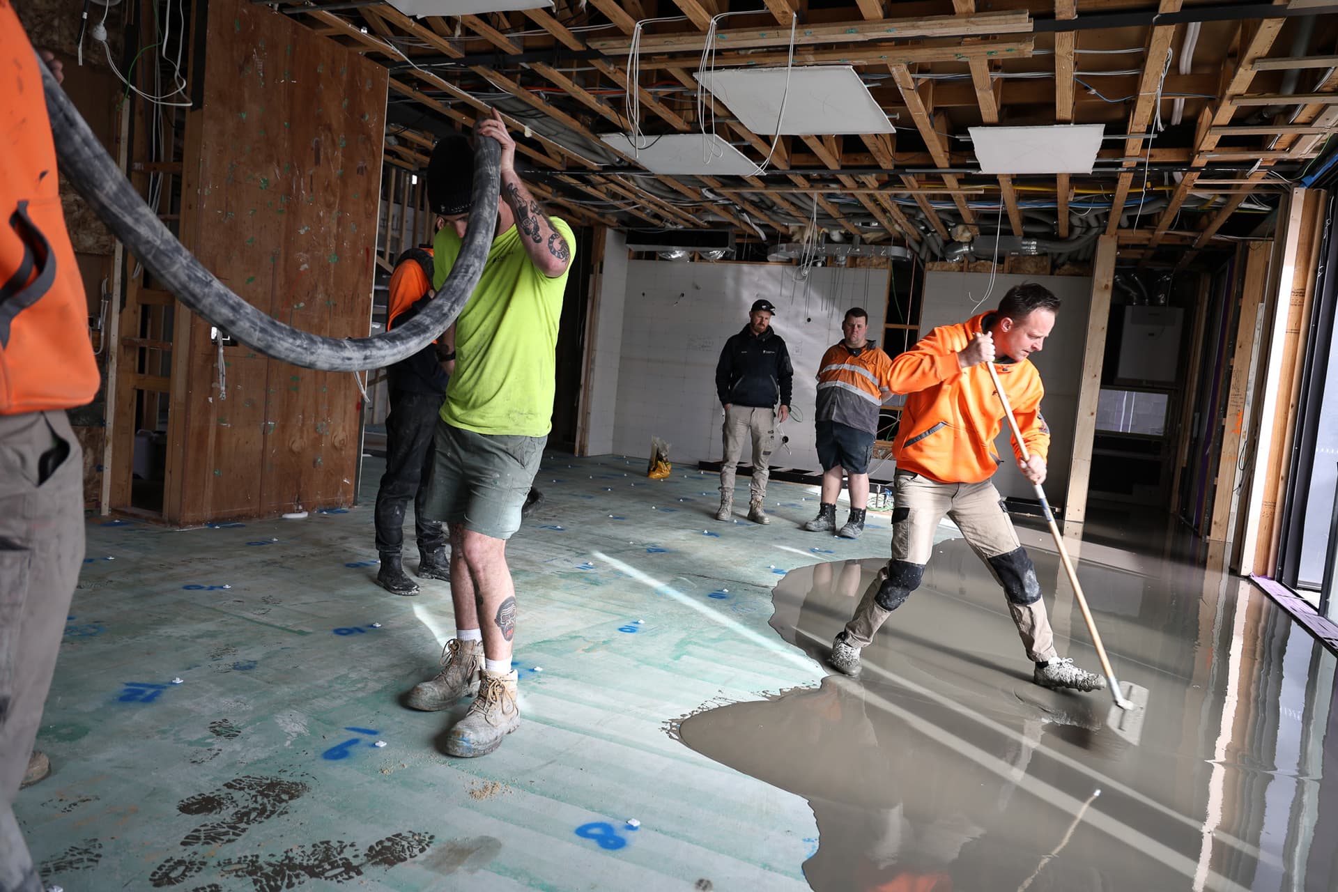 Hydronic heating compatible floor levelling